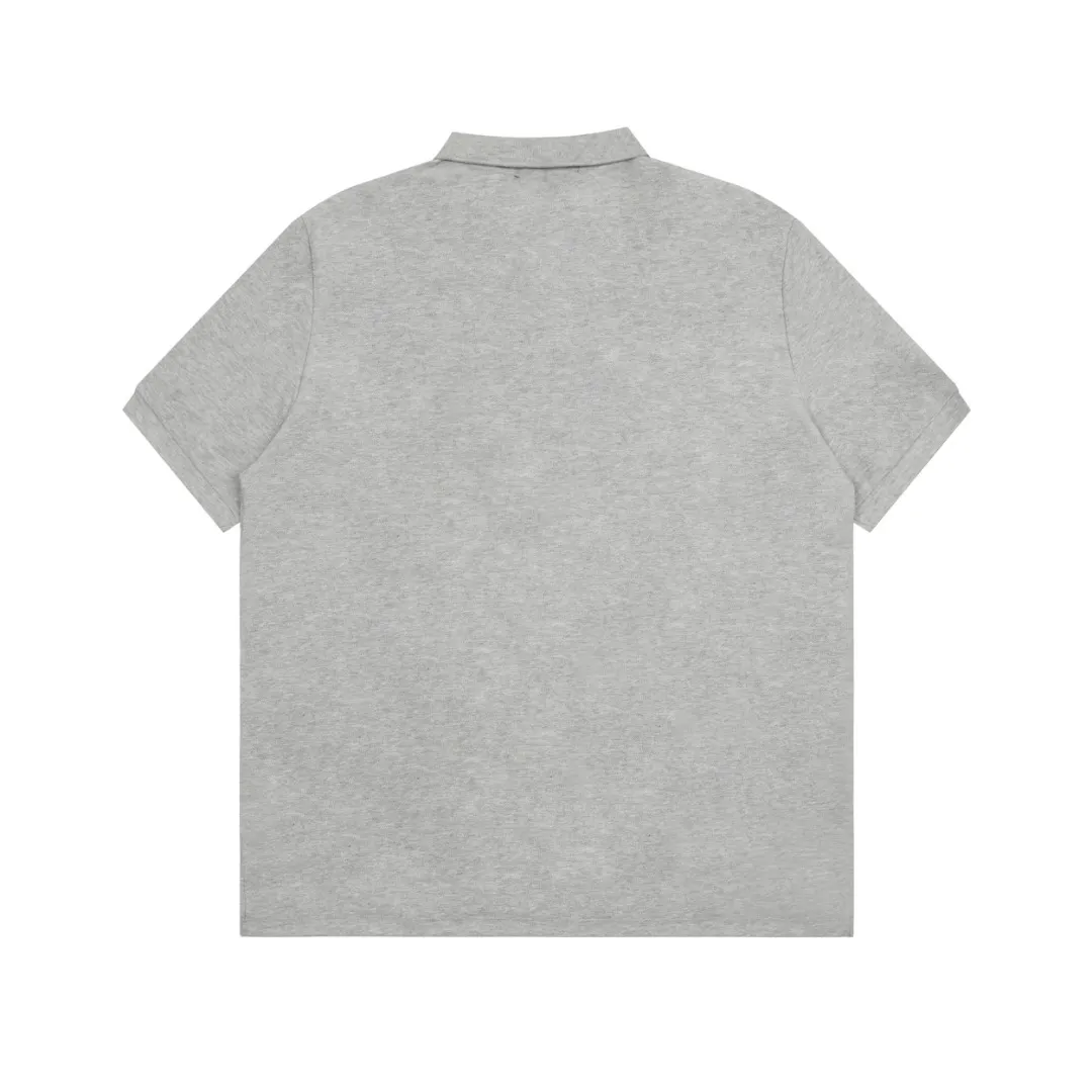🅿️152 "Top quality" Style number: DS001# (not off the shelves all year round) [Ralph Lauren classic pony embroidered lapel POLO short sleeves] ✅Ralph Lauren Ralph Lauren classic basic versatile POLO short sleeves ✅Main supply platform live broadcast Wholesale entities will be replenished when out of stock Not removed from the shelves ✅ZP quality 1:1 version Scan the code to enter the GF website Z cabinet quality ✅Detailed quality The only one in Guangzhou Imported pique fabrics Mainly high-end, cost-effective and good quality. Needless to say, the version is restored to the original version. The maximum size can be worn up to 210 pounds. Loose, comfortable and stress-free. ✅Wear for work and life. Suitable for various occasions. A must-have recommendation for couples. Size: